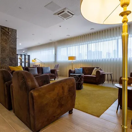 In Gold & Hotel